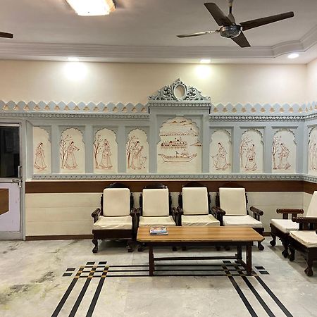 Hotel Damanis อุเดเปอร์ ภายนอก รูปภาพ