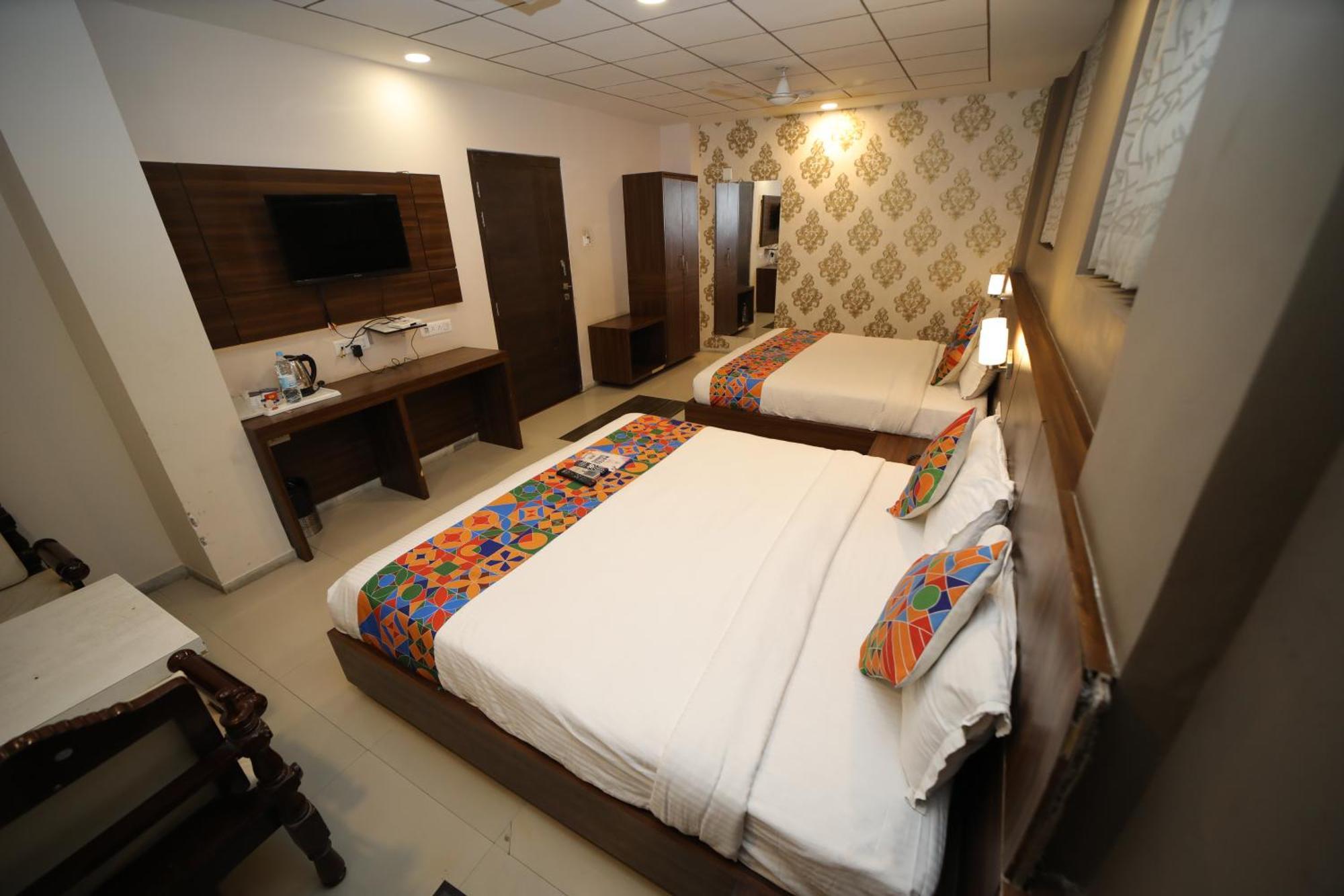 Hotel Damanis อุเดเปอร์ ภายนอก รูปภาพ
