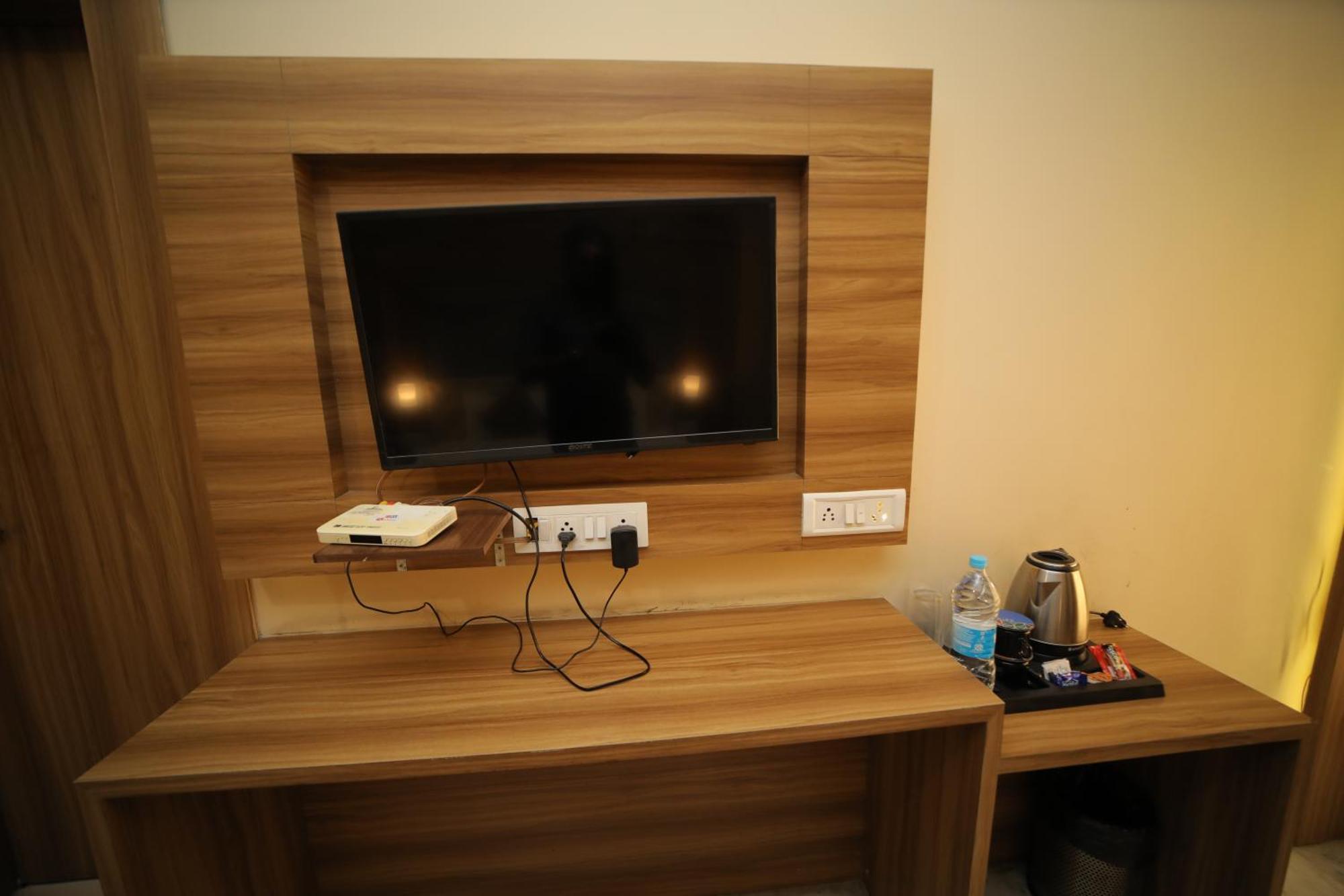 Hotel Damanis อุเดเปอร์ ภายนอก รูปภาพ