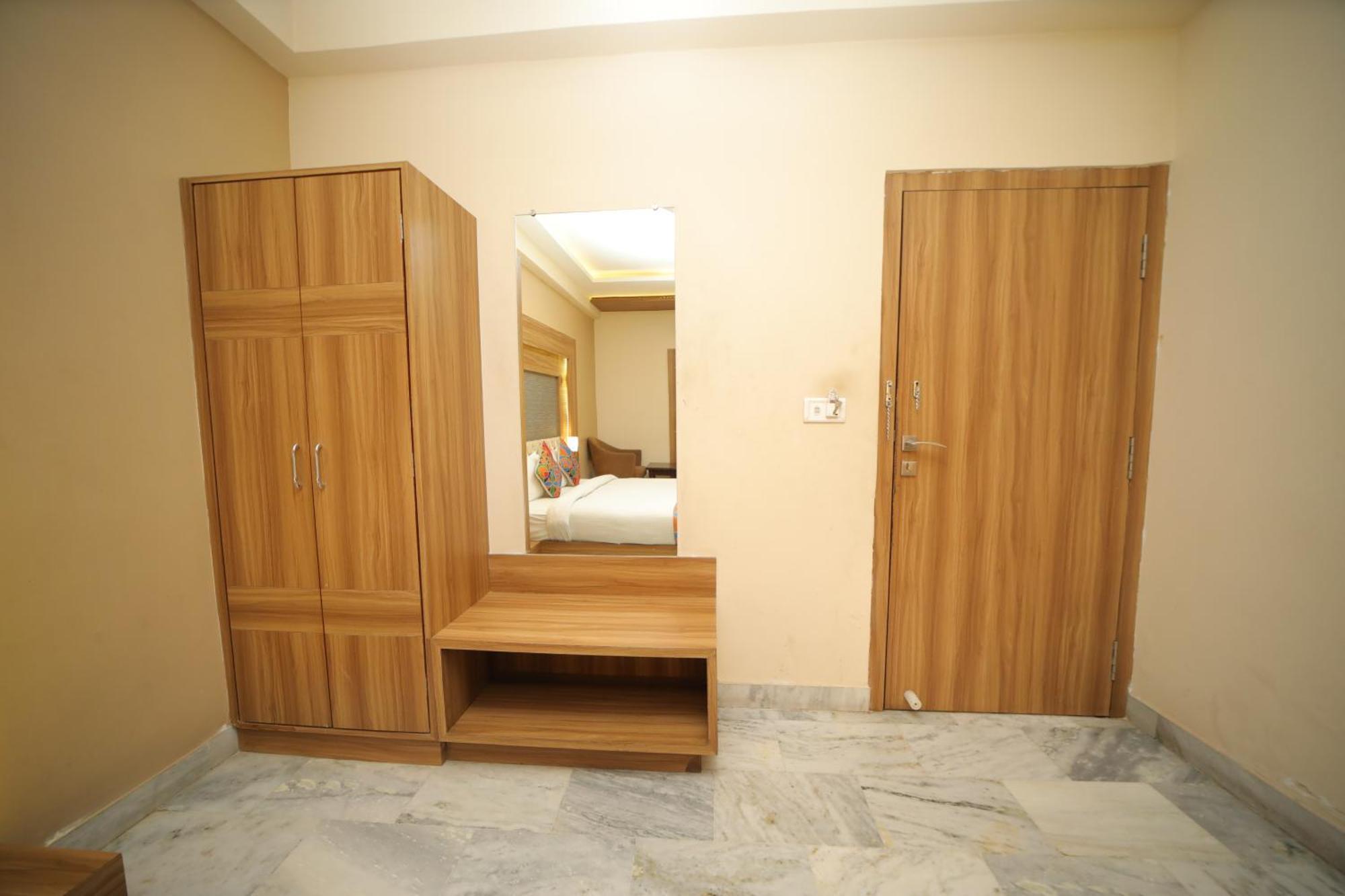 Hotel Damanis อุเดเปอร์ ภายนอก รูปภาพ