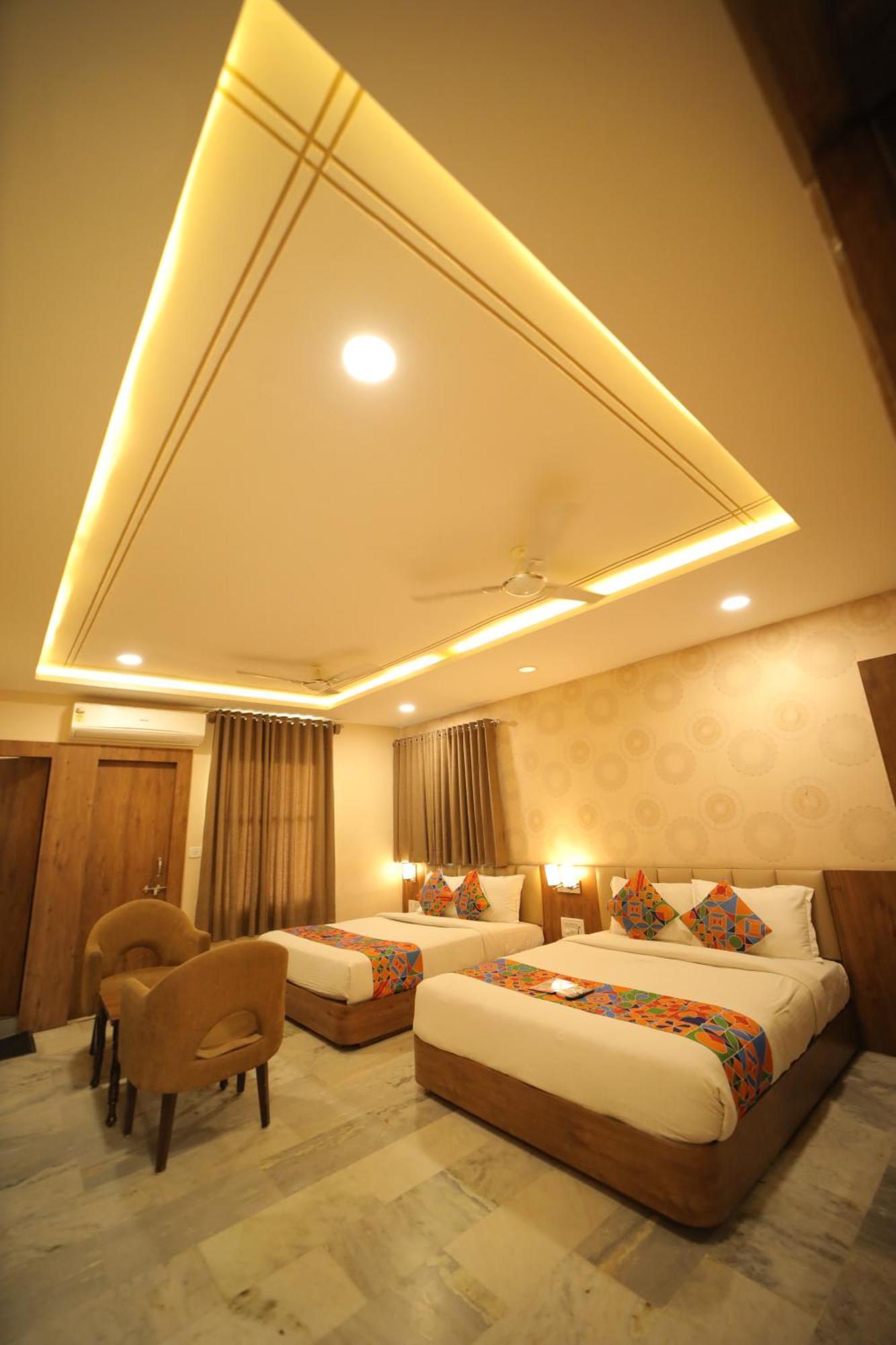 Hotel Damanis อุเดเปอร์ ภายนอก รูปภาพ