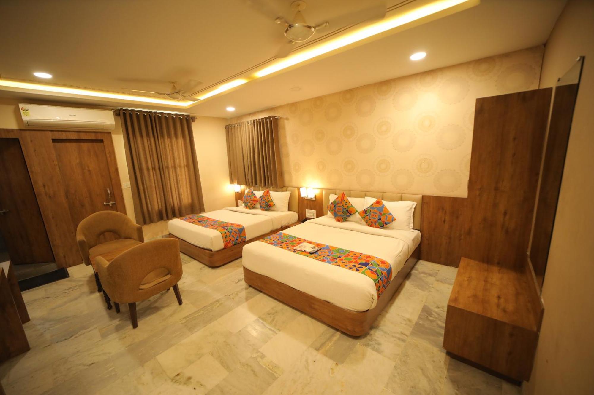 Hotel Damanis อุเดเปอร์ ภายนอก รูปภาพ