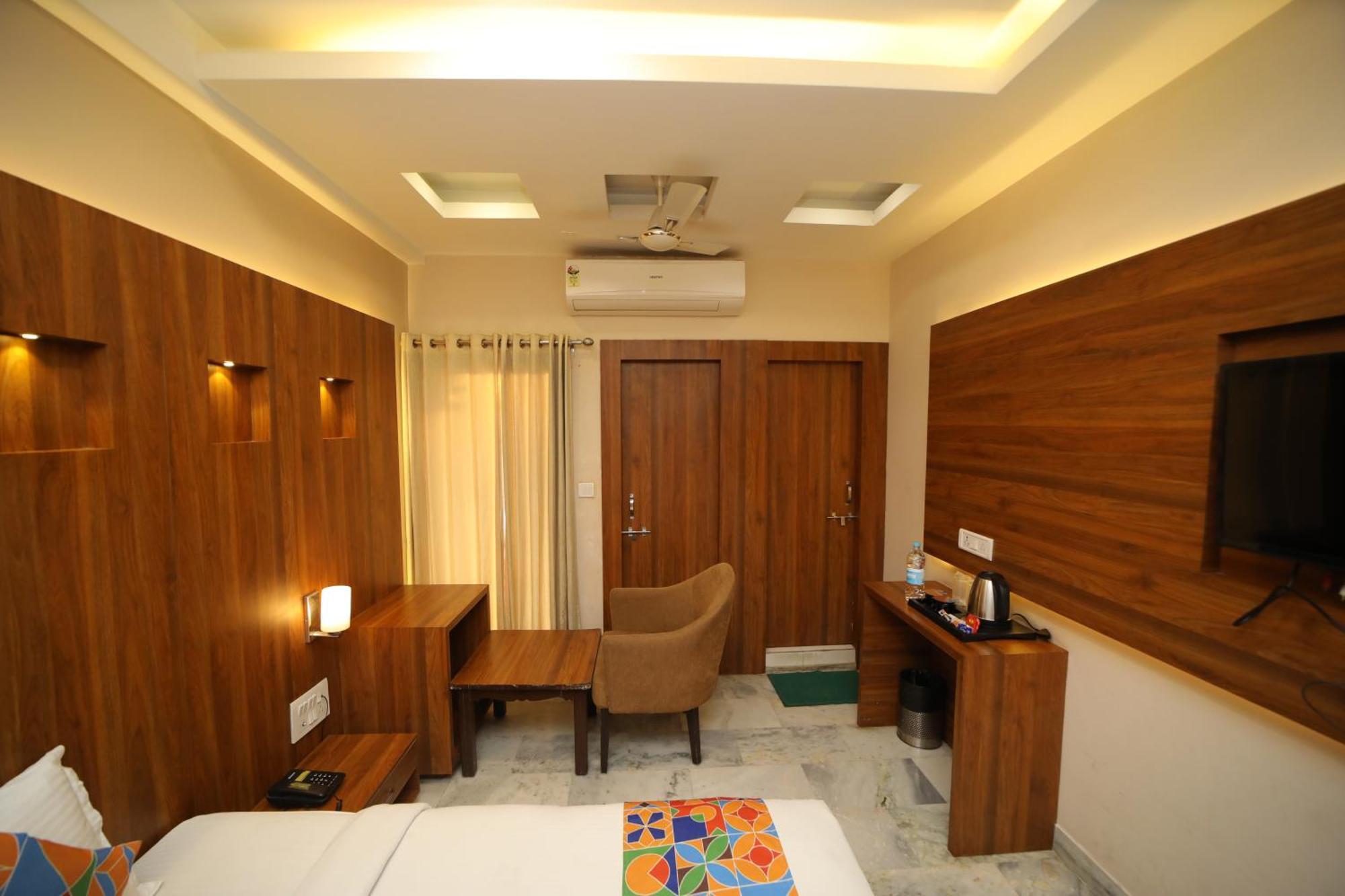Hotel Damanis อุเดเปอร์ ภายนอก รูปภาพ