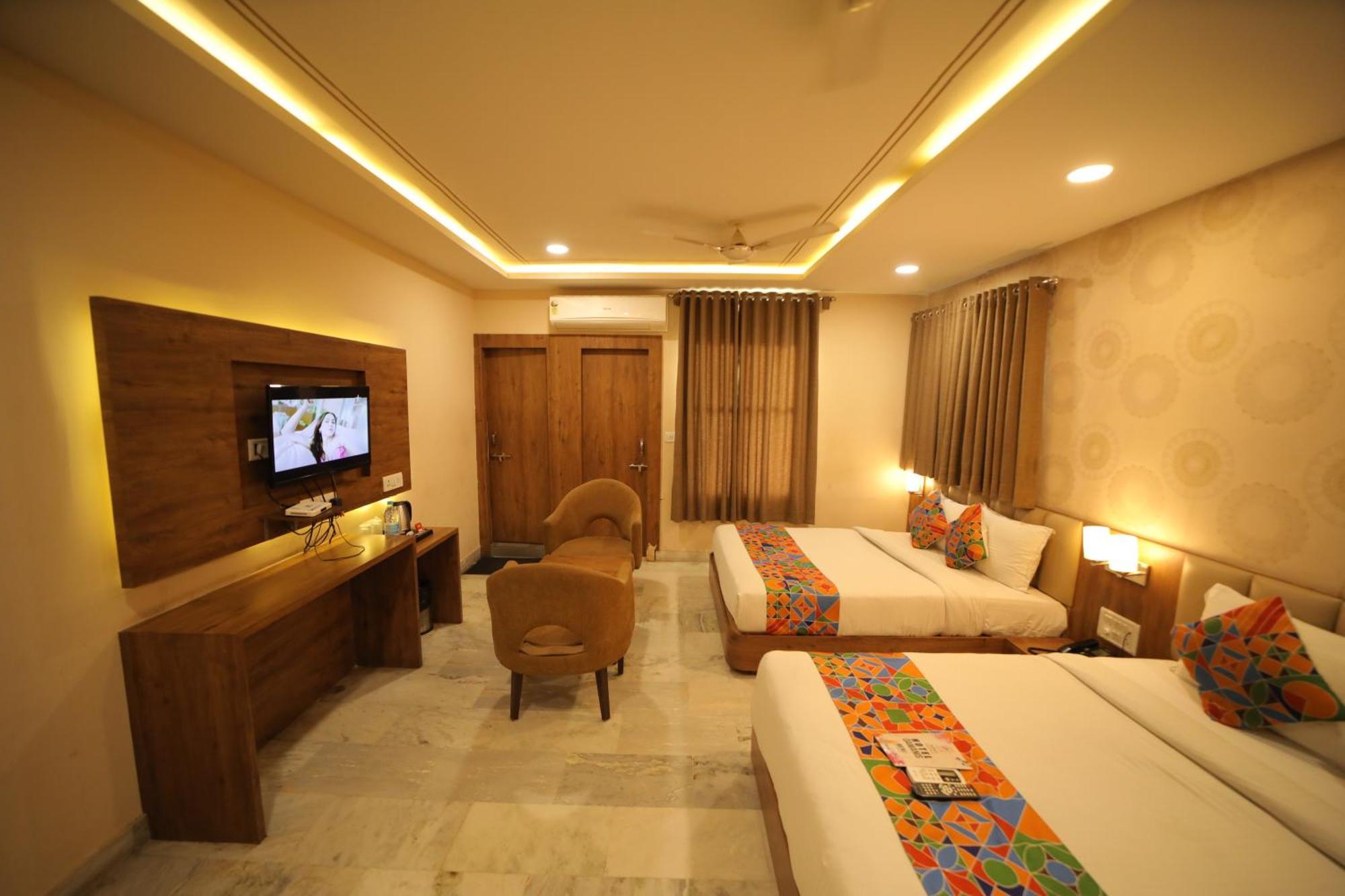 Hotel Damanis อุเดเปอร์ ภายนอก รูปภาพ
