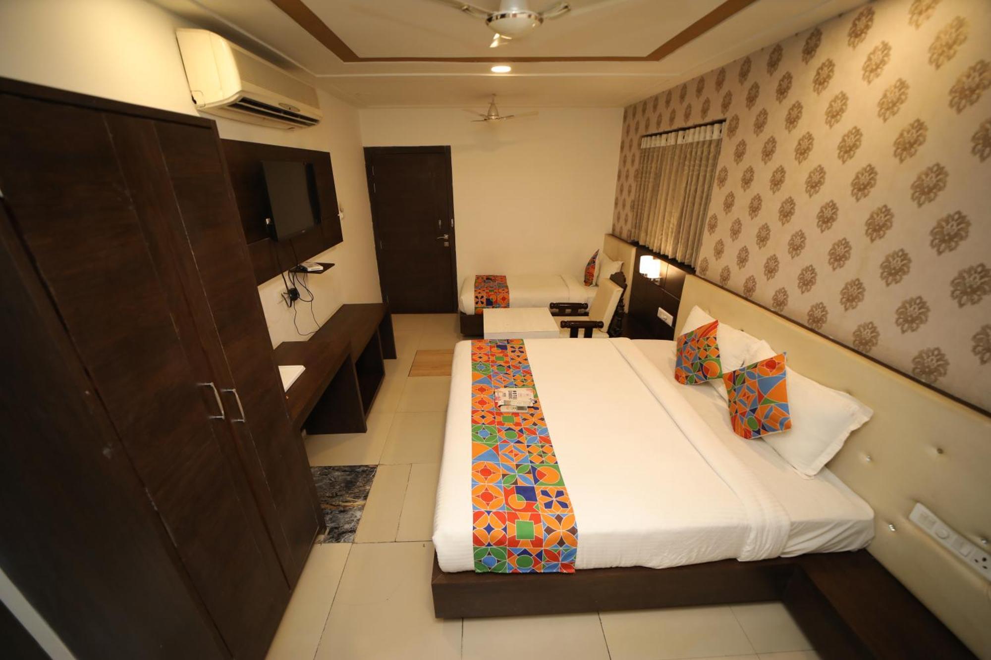 Hotel Damanis อุเดเปอร์ ภายนอก รูปภาพ
