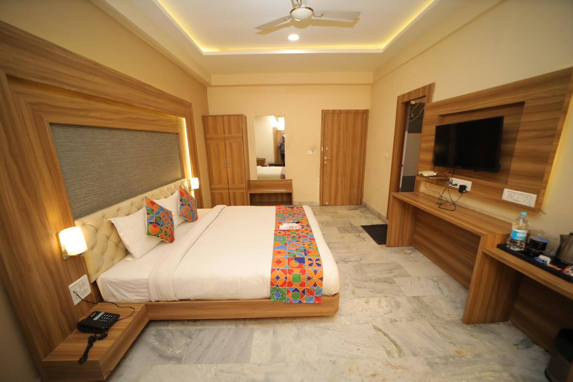 Hotel Damanis อุเดเปอร์ ภายนอก รูปภาพ
