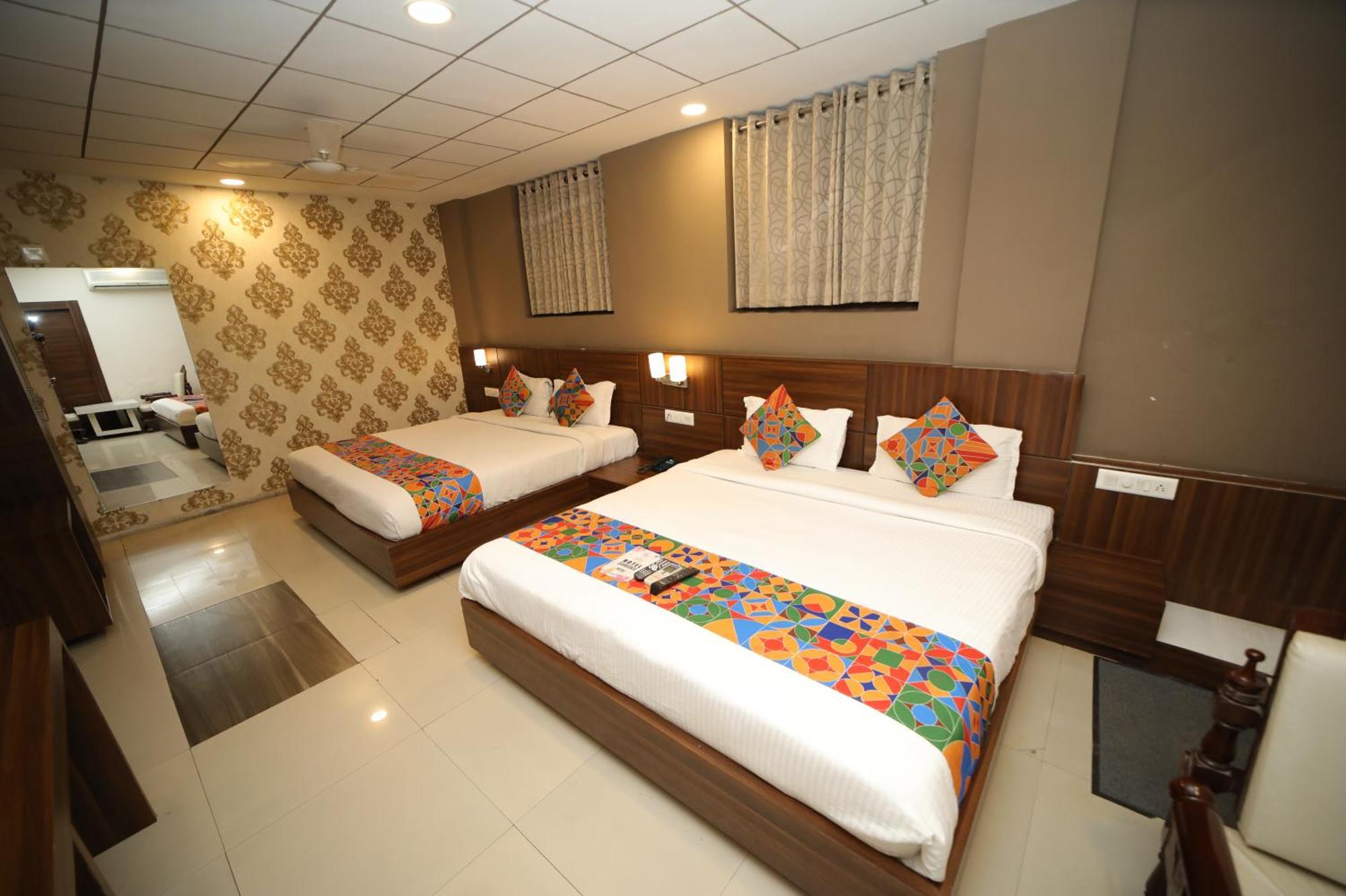 Hotel Damanis อุเดเปอร์ ภายนอก รูปภาพ