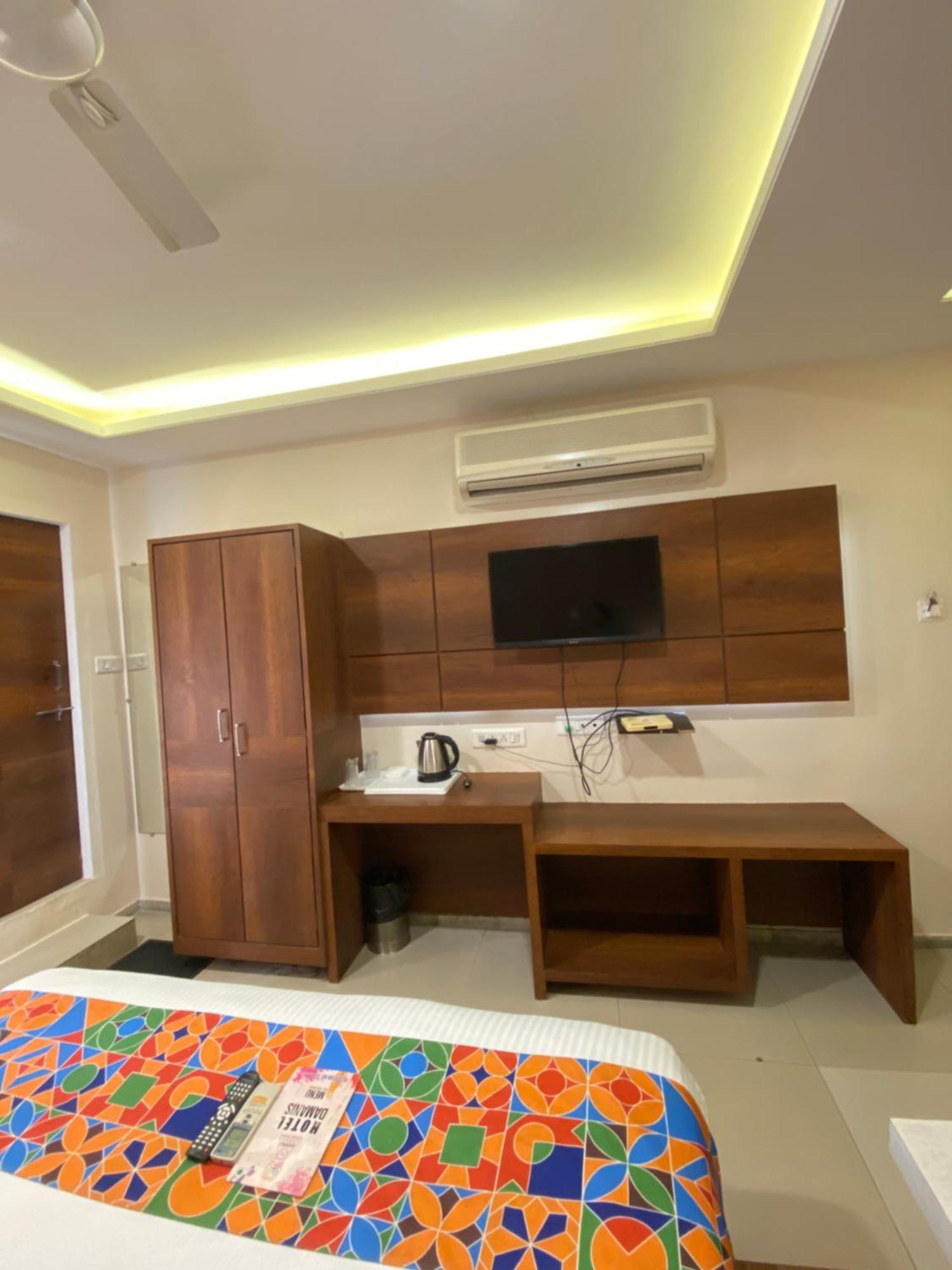 Hotel Damanis อุเดเปอร์ ภายนอก รูปภาพ