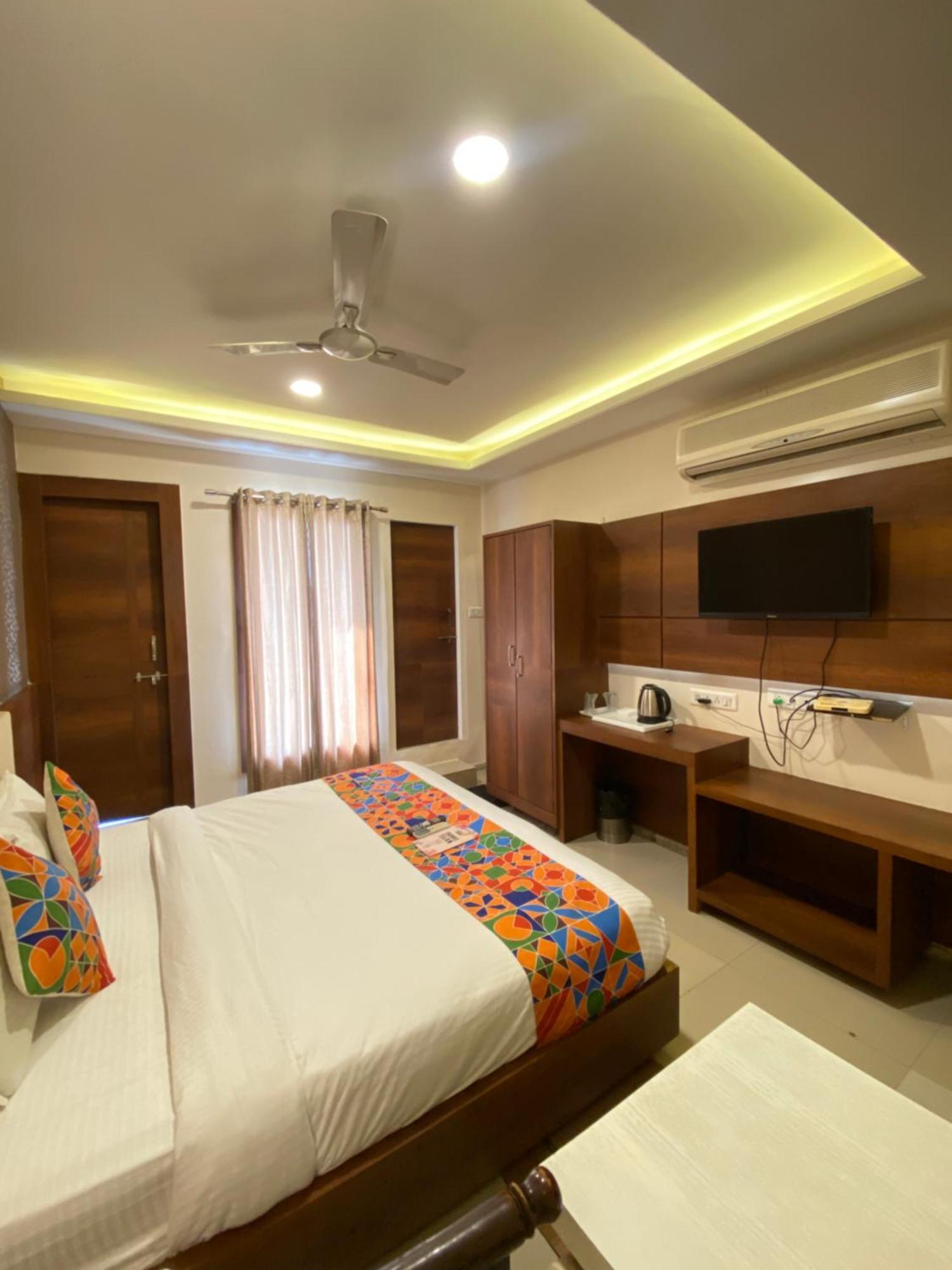 Hotel Damanis อุเดเปอร์ ภายนอก รูปภาพ