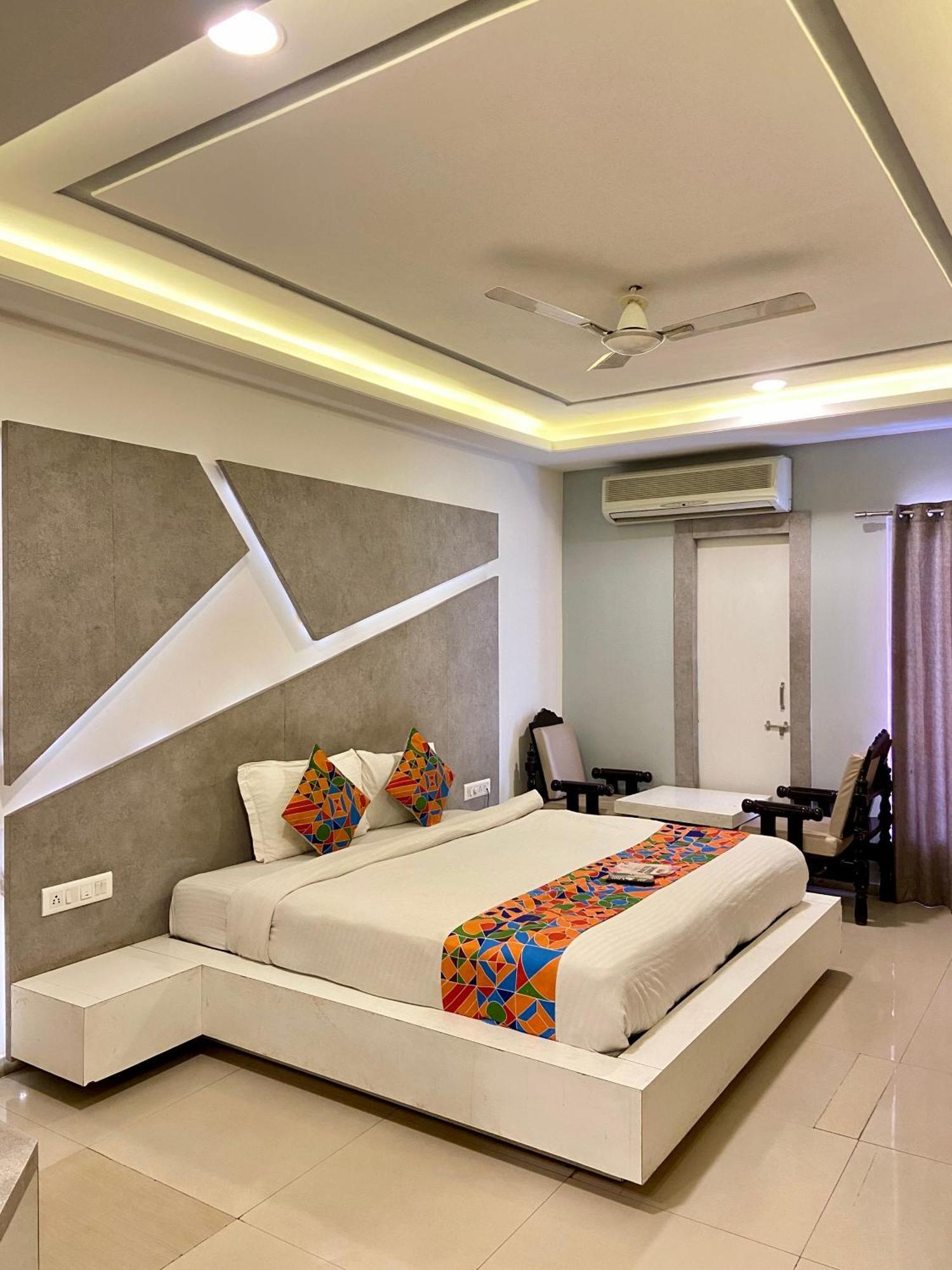 Hotel Damanis อุเดเปอร์ ภายนอก รูปภาพ