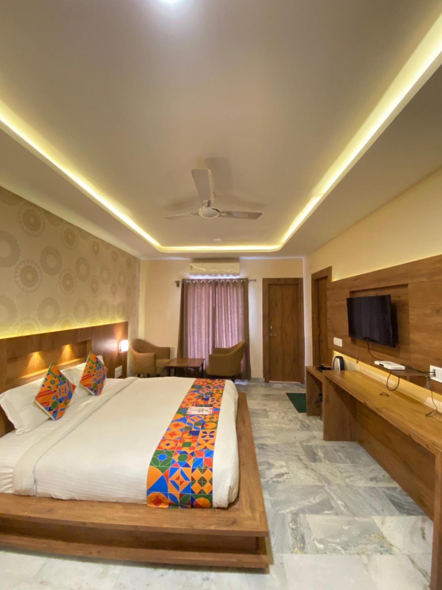 Hotel Damanis อุเดเปอร์ ภายนอก รูปภาพ