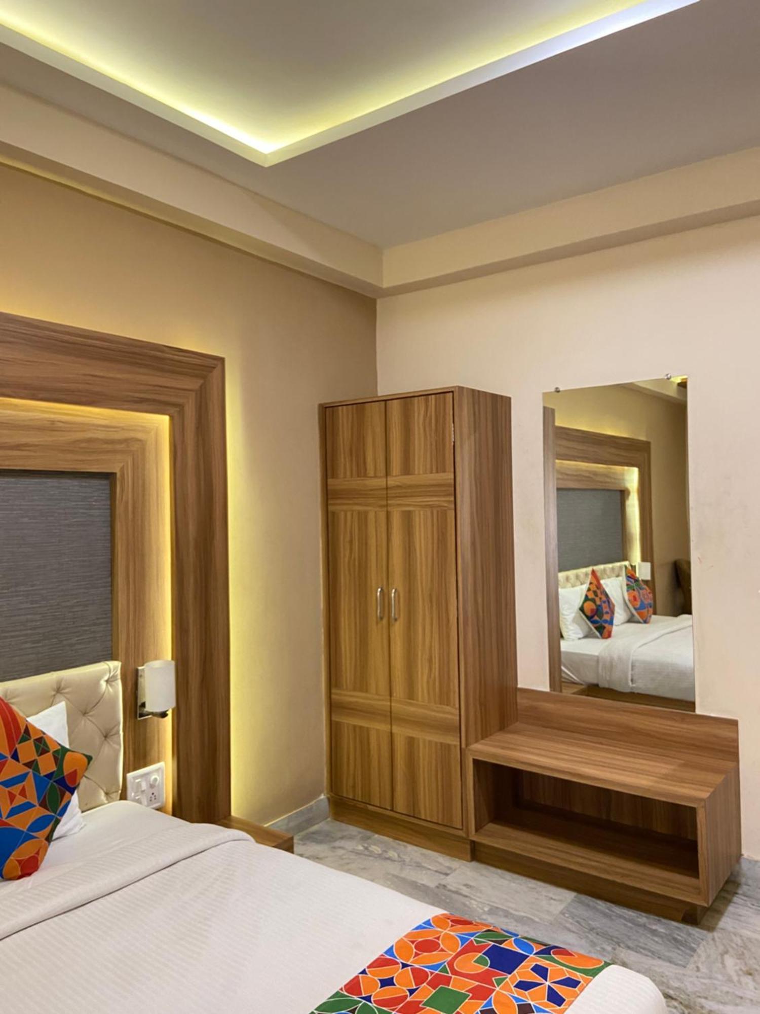 Hotel Damanis อุเดเปอร์ ภายนอก รูปภาพ