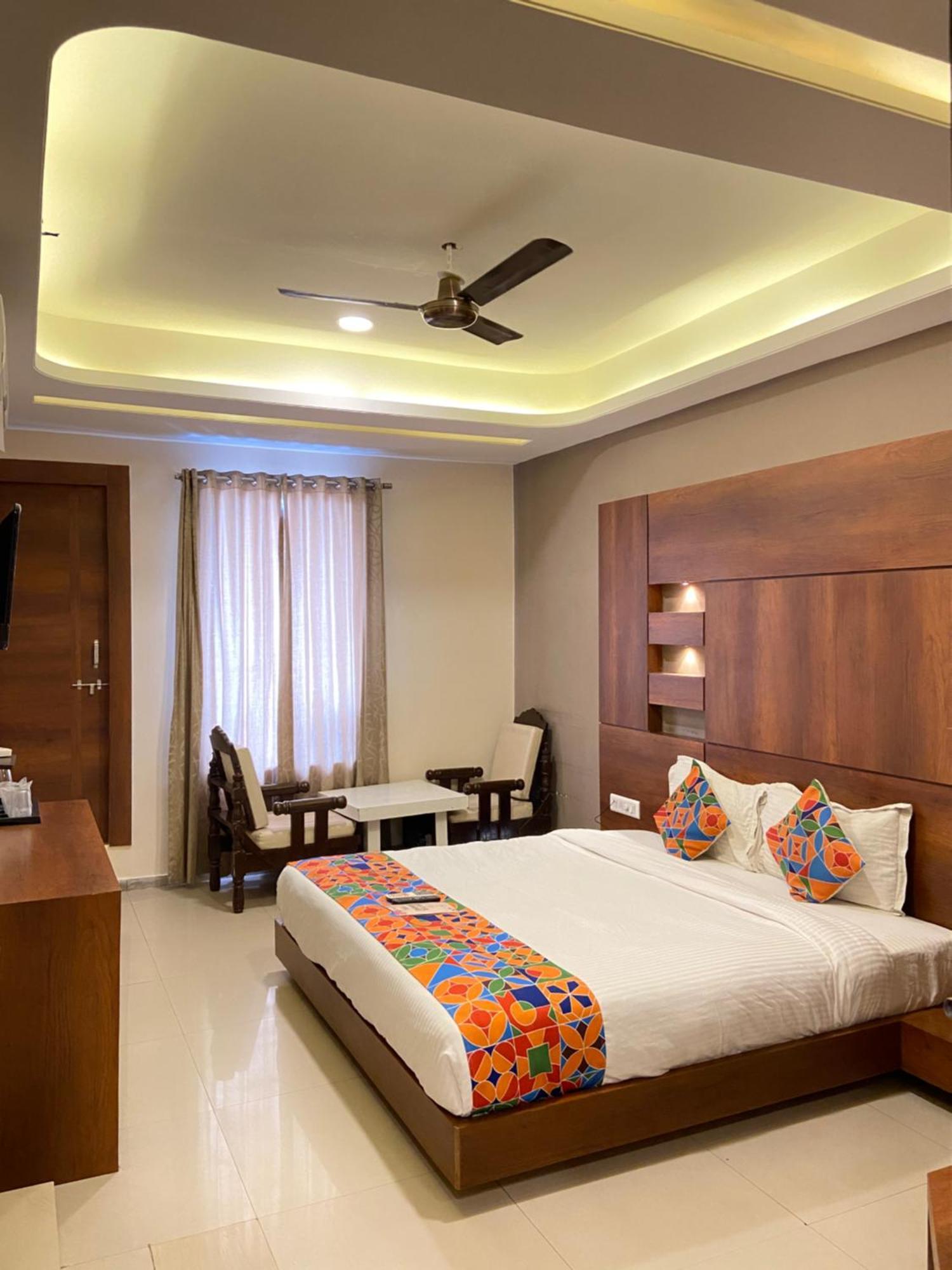 Hotel Damanis อุเดเปอร์ ภายนอก รูปภาพ