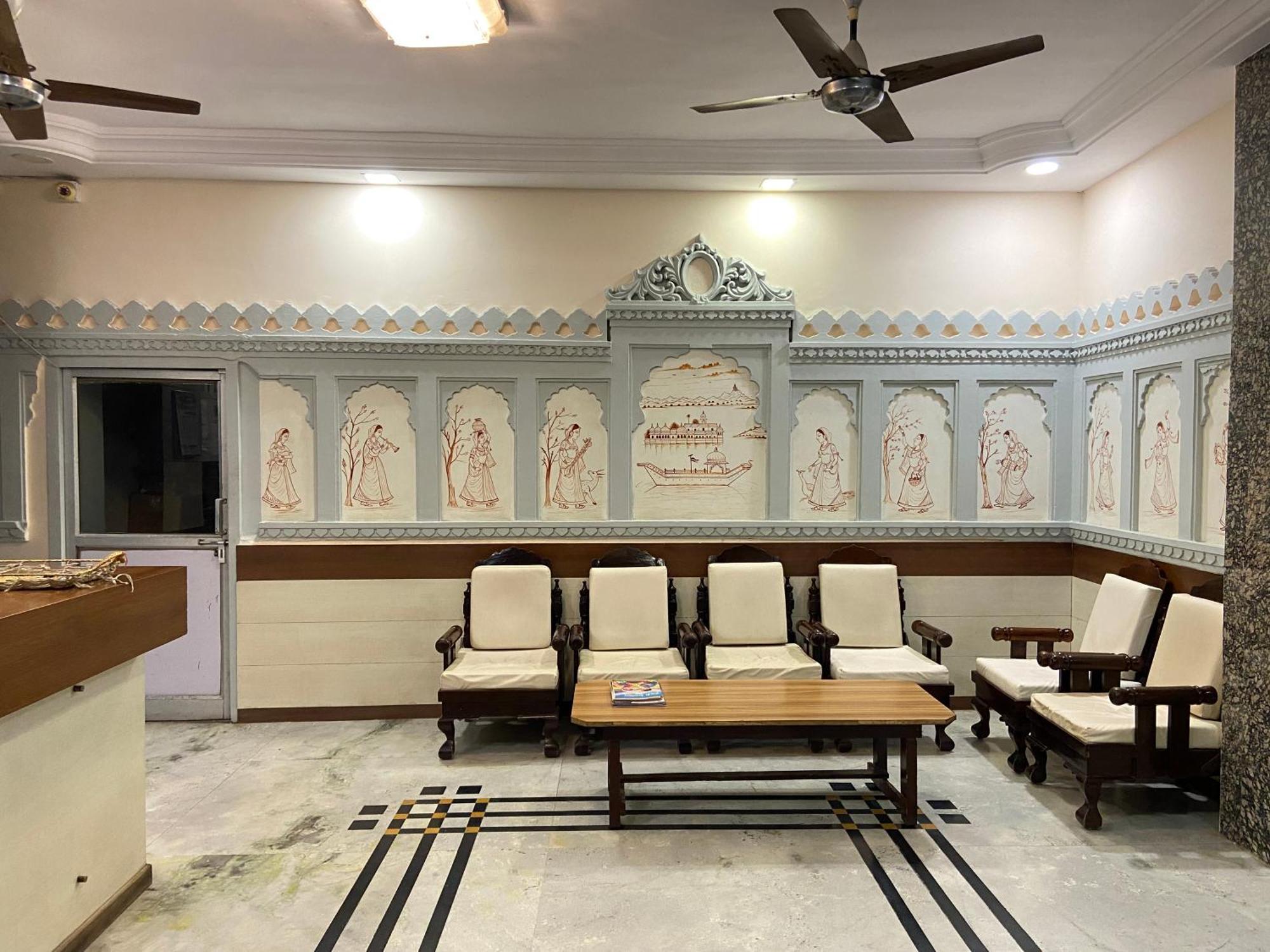 Hotel Damanis อุเดเปอร์ ภายนอก รูปภาพ