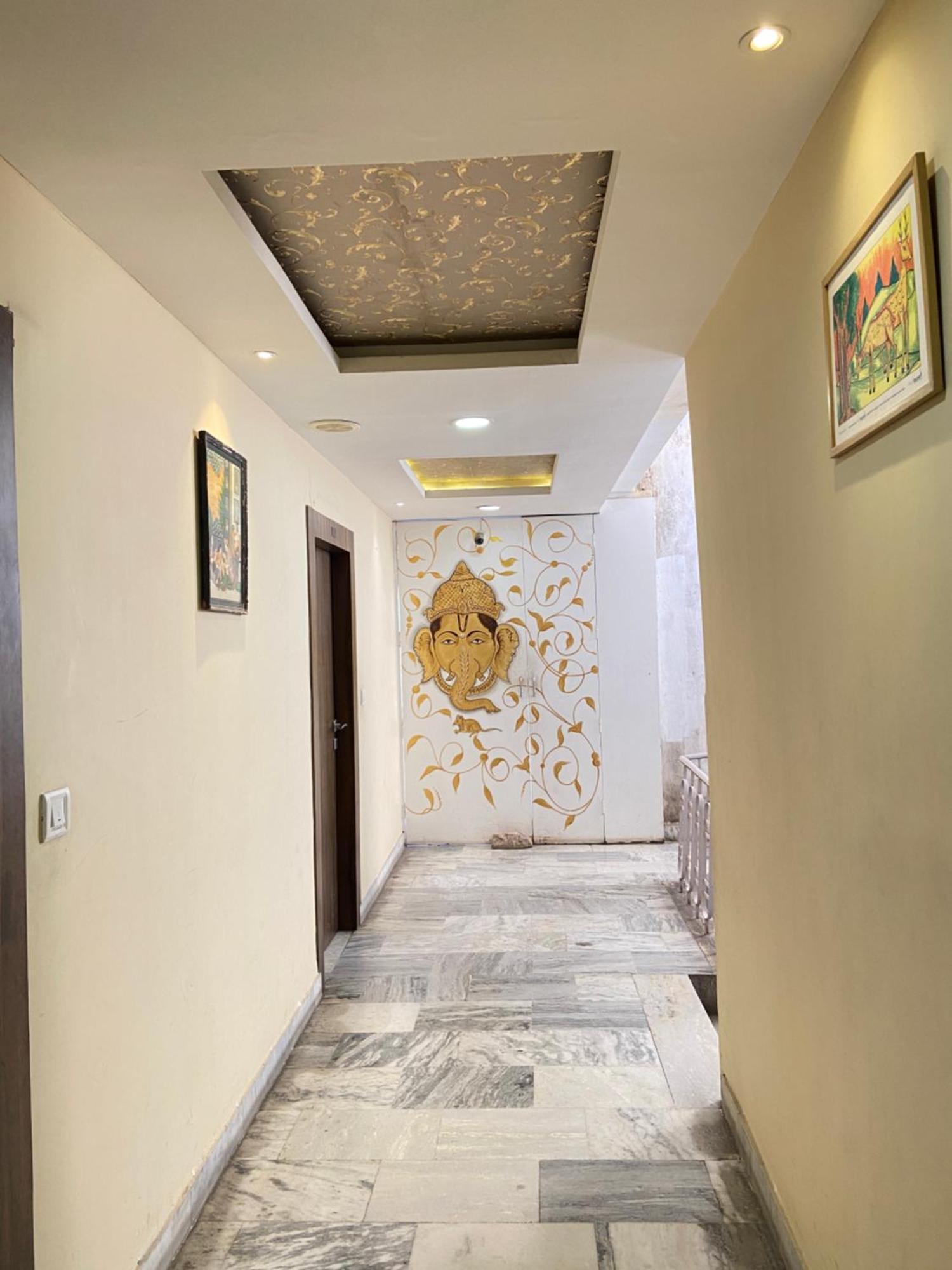 Hotel Damanis อุเดเปอร์ ภายนอก รูปภาพ