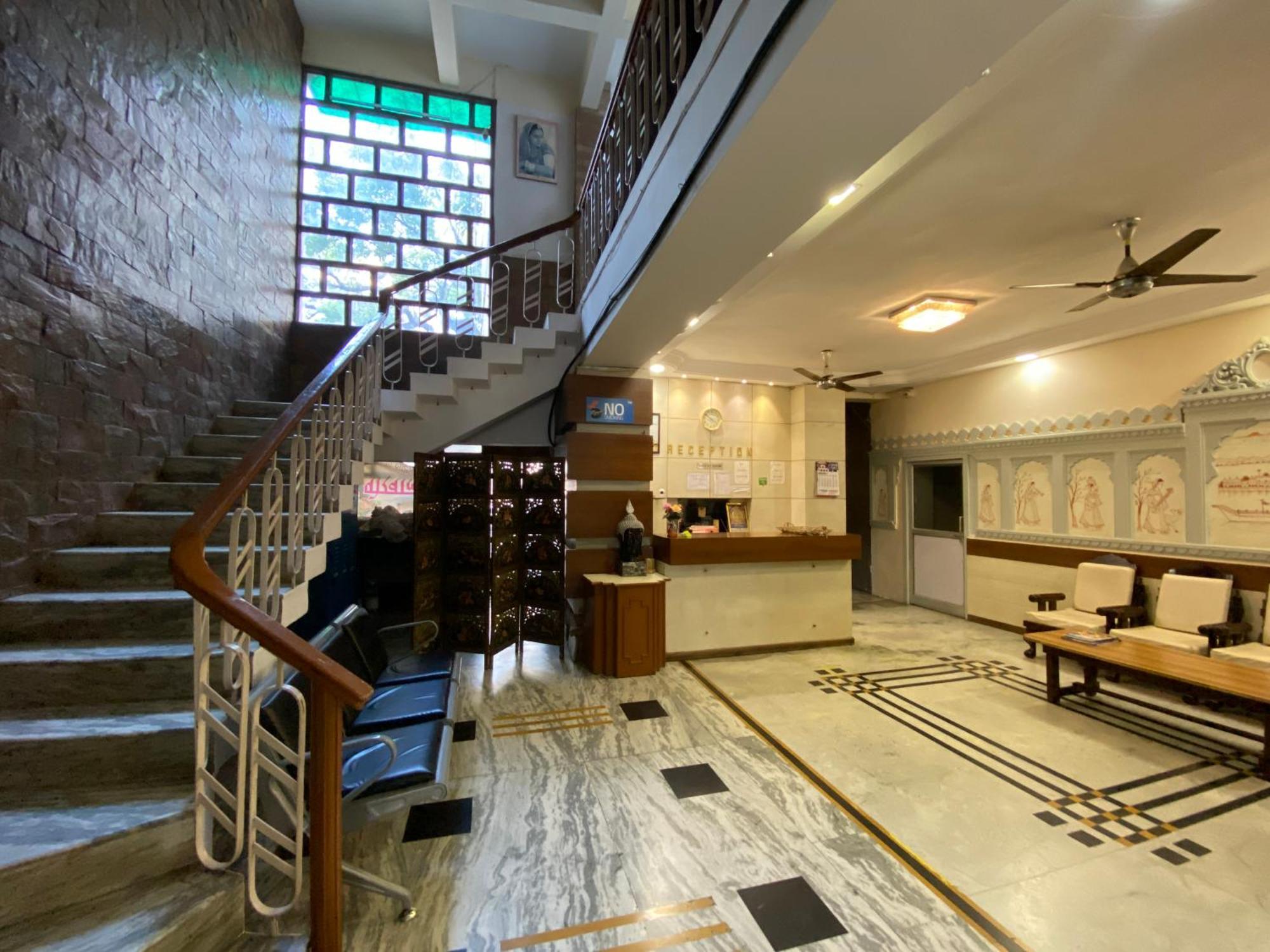 Hotel Damanis อุเดเปอร์ ภายนอก รูปภาพ