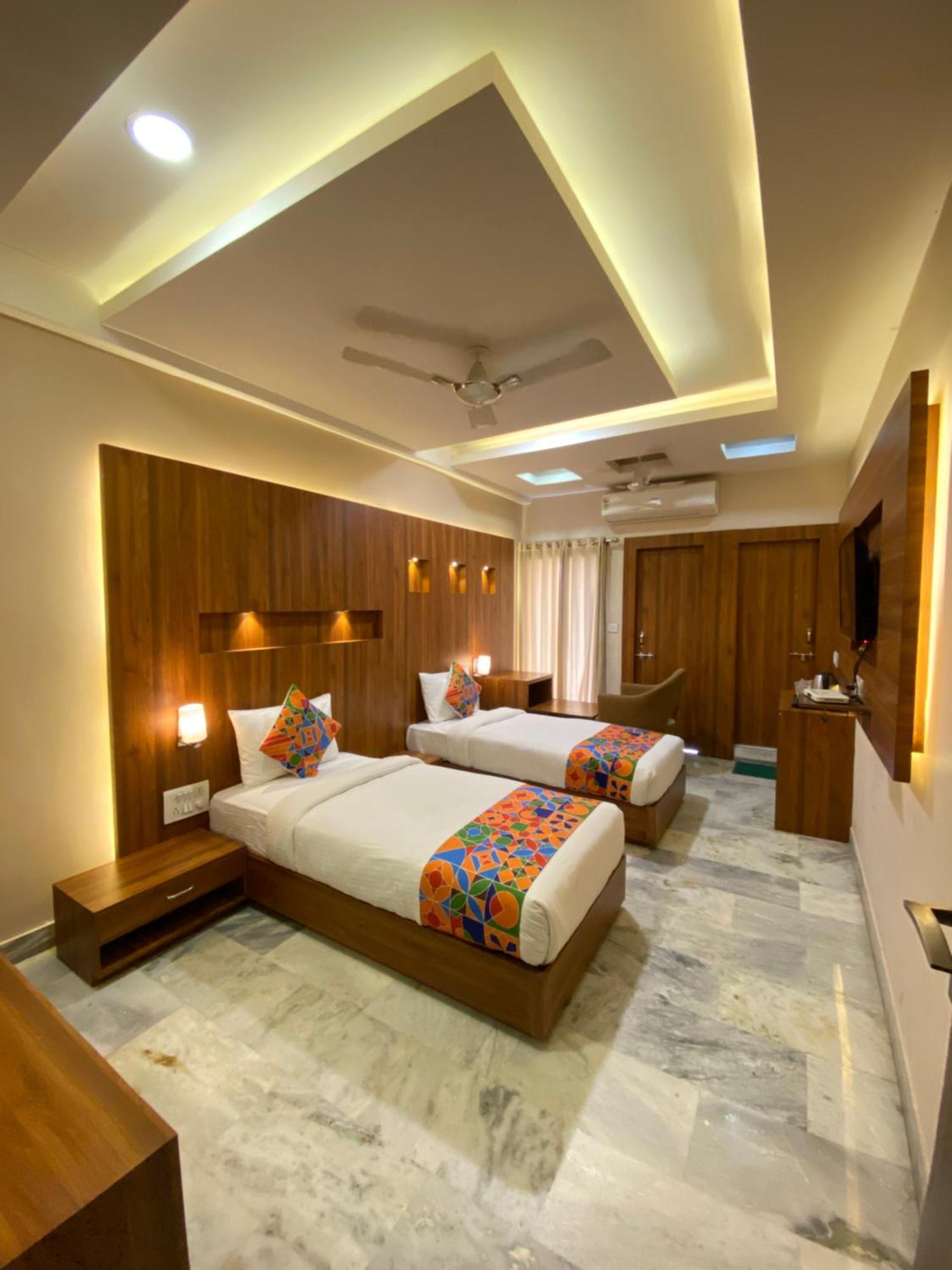 Hotel Damanis อุเดเปอร์ ภายนอก รูปภาพ