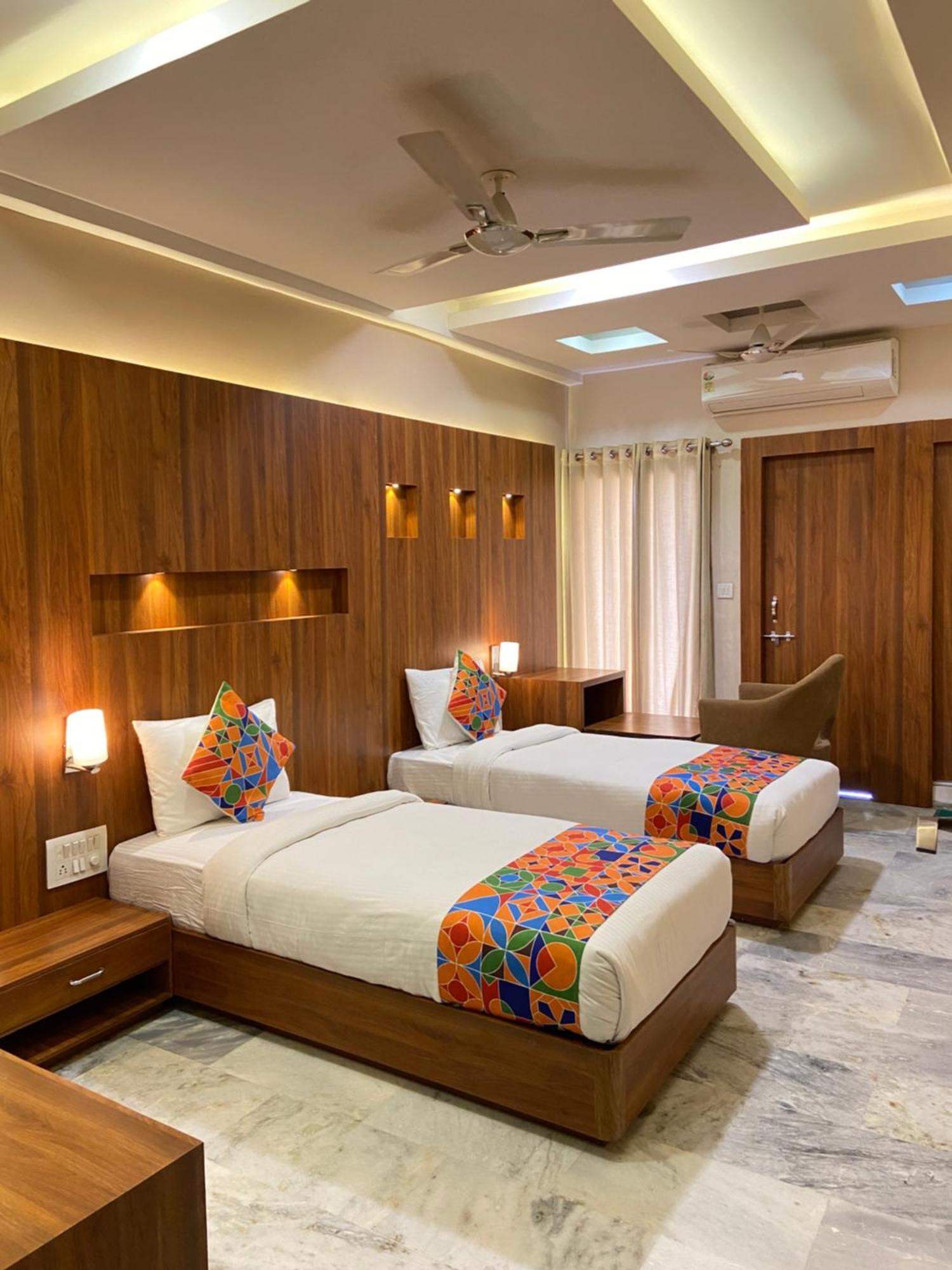 Hotel Damanis อุเดเปอร์ ภายนอก รูปภาพ