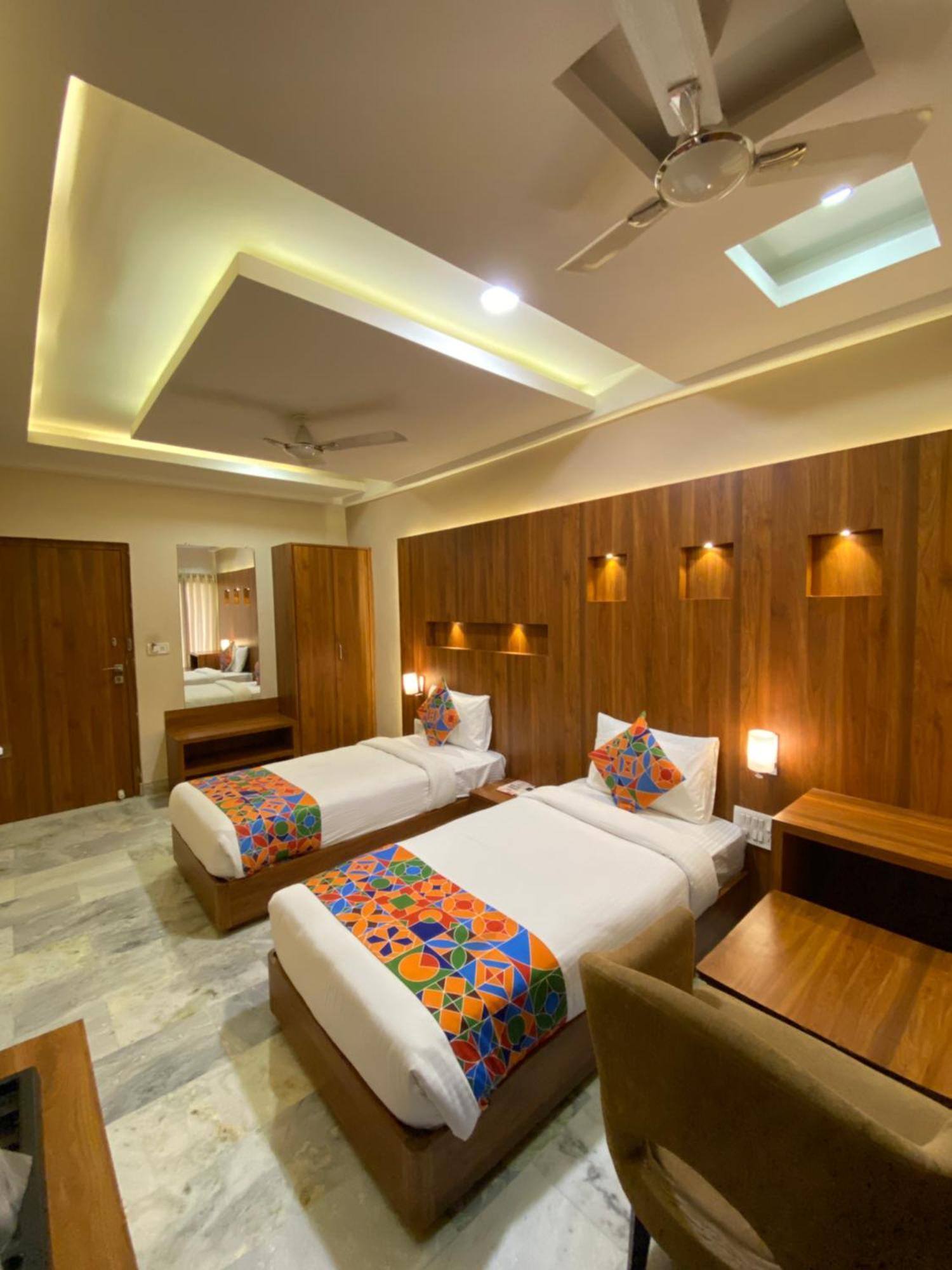 Hotel Damanis อุเดเปอร์ ภายนอก รูปภาพ