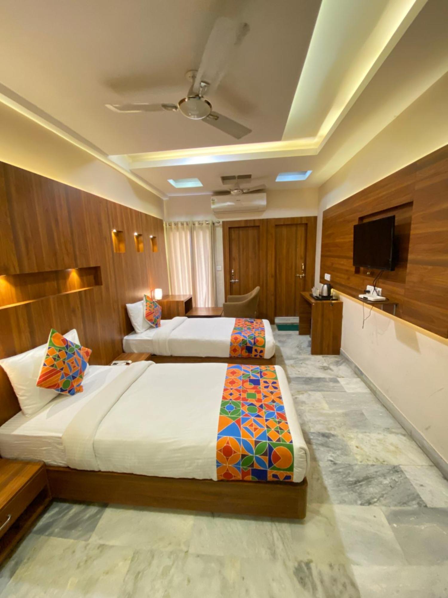 Hotel Damanis อุเดเปอร์ ภายนอก รูปภาพ