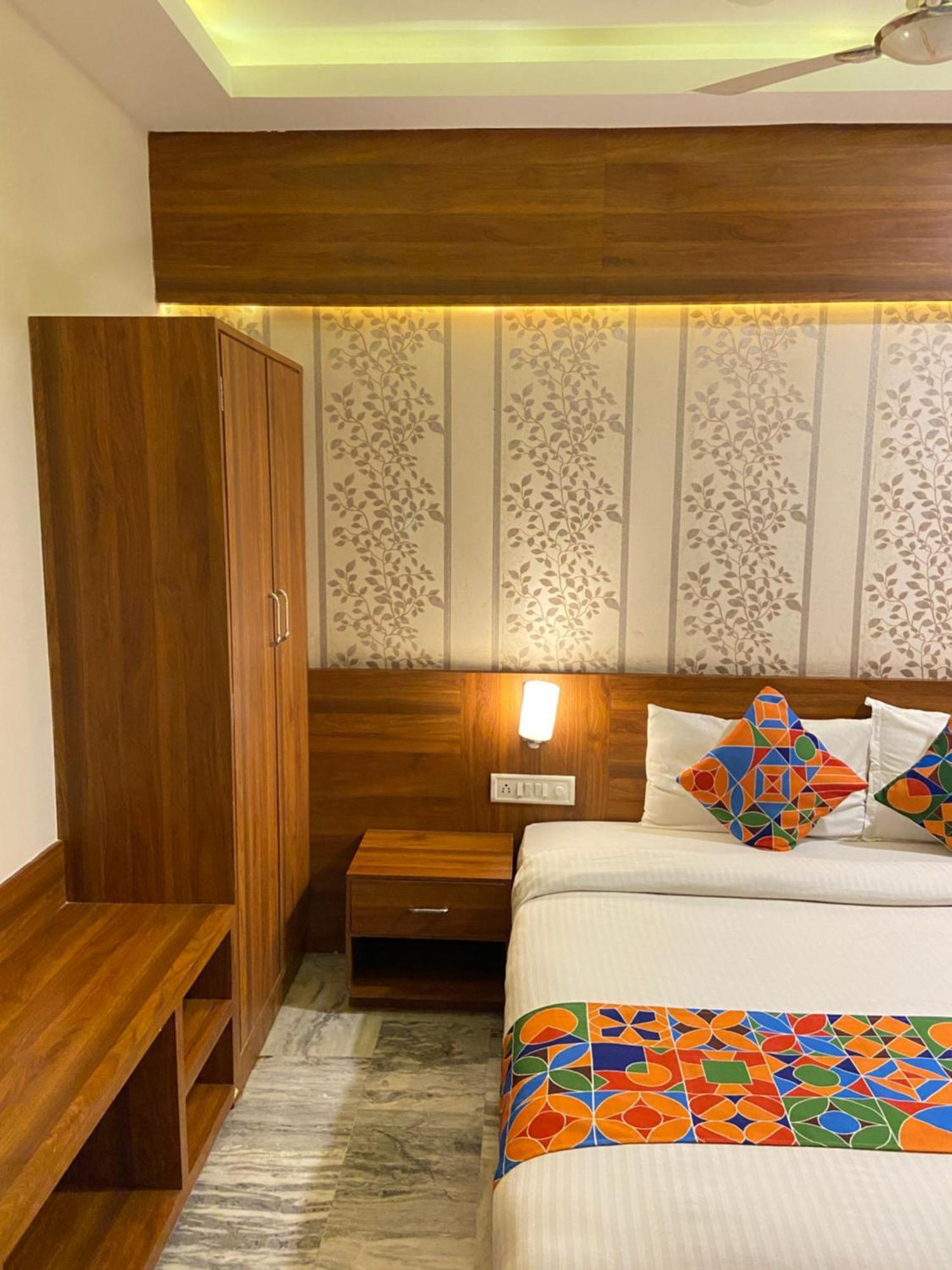 Hotel Damanis อุเดเปอร์ ภายนอก รูปภาพ