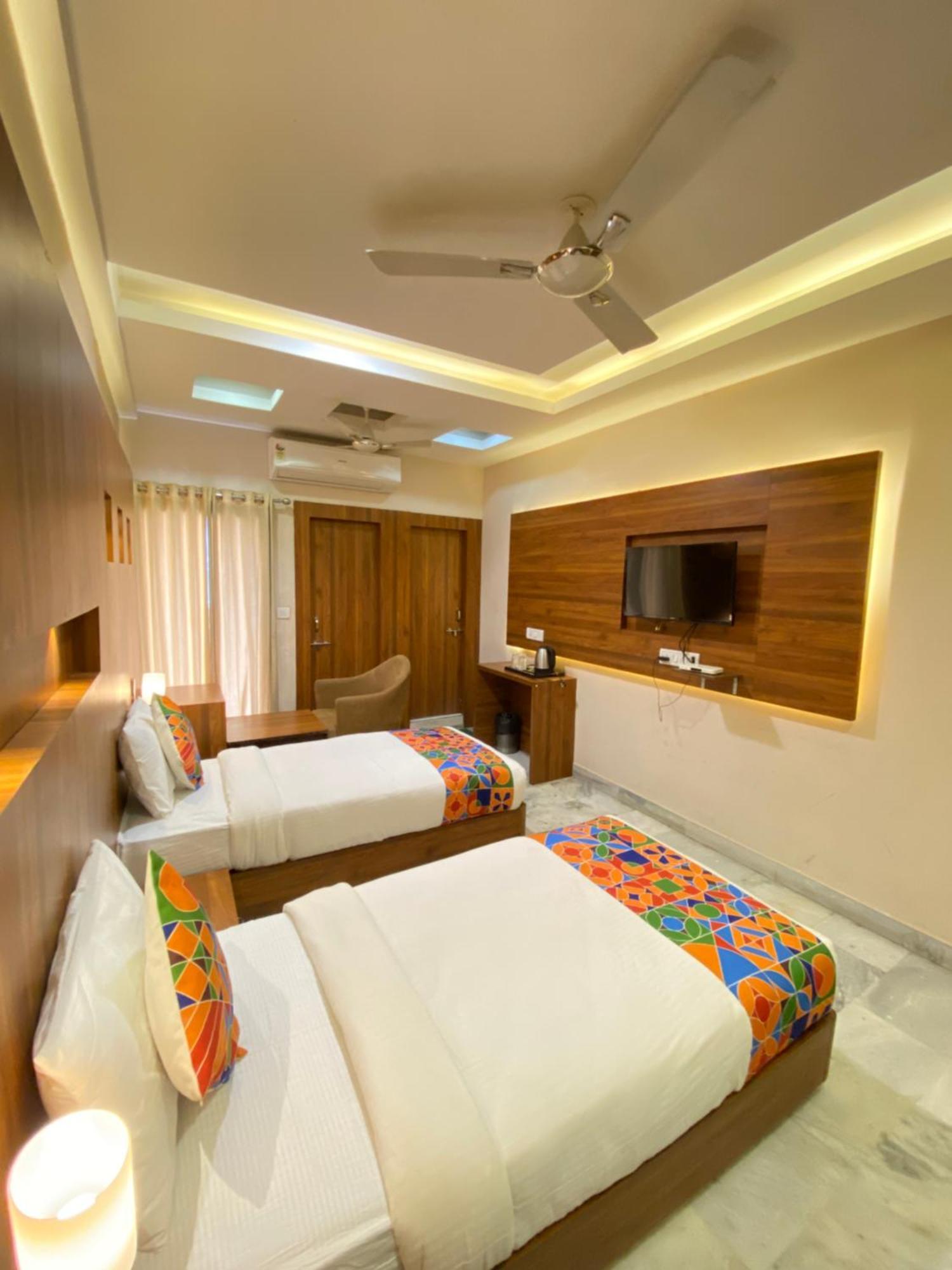 Hotel Damanis อุเดเปอร์ ภายนอก รูปภาพ