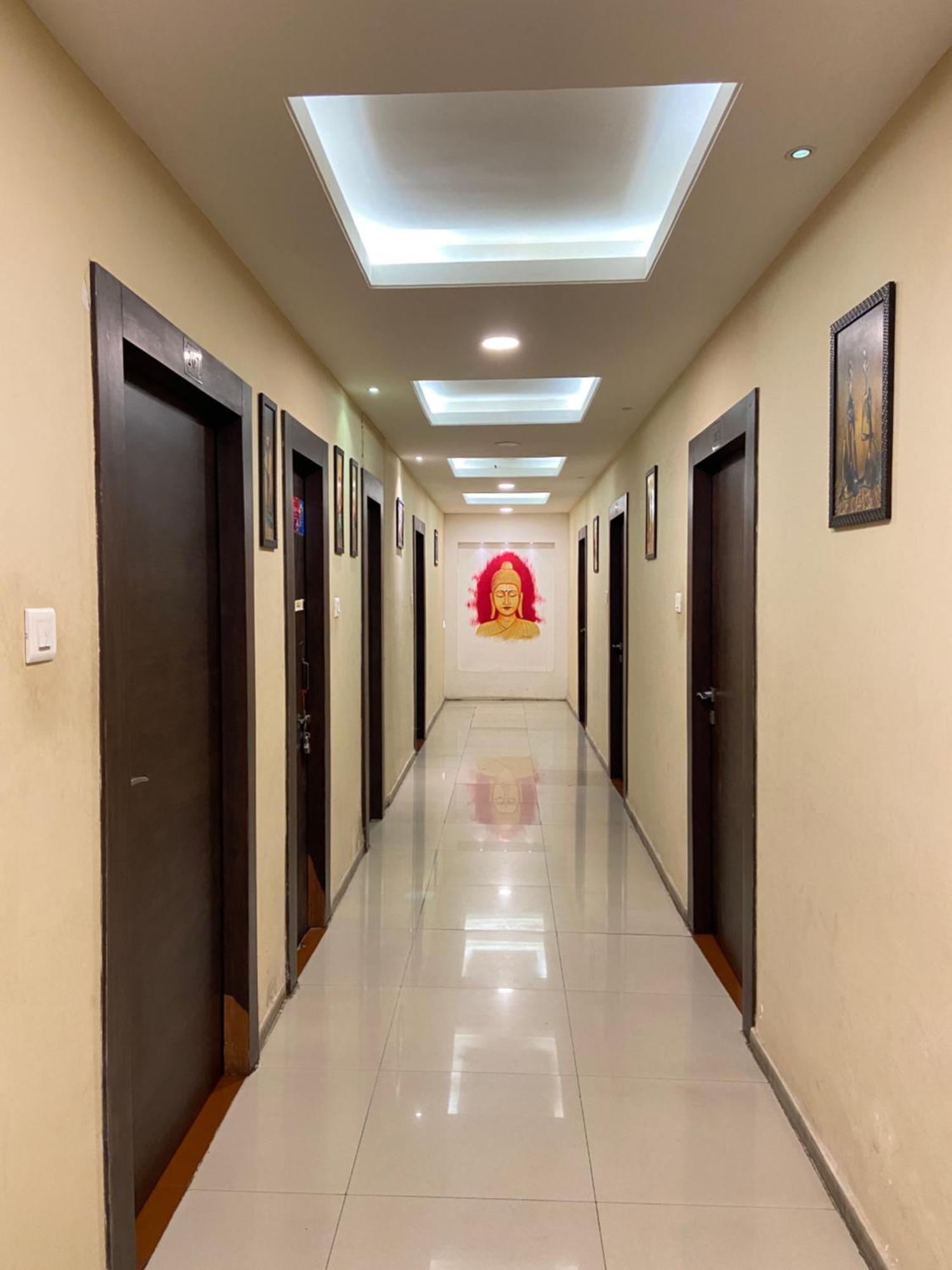 Hotel Damanis อุเดเปอร์ ภายนอก รูปภาพ