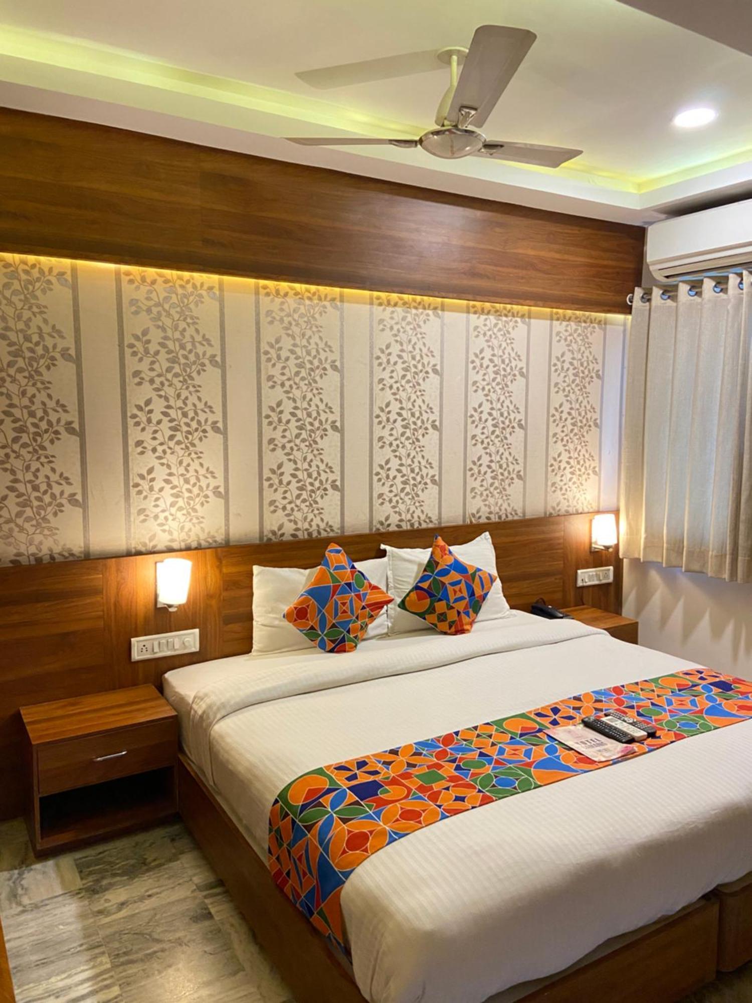 Hotel Damanis อุเดเปอร์ ภายนอก รูปภาพ