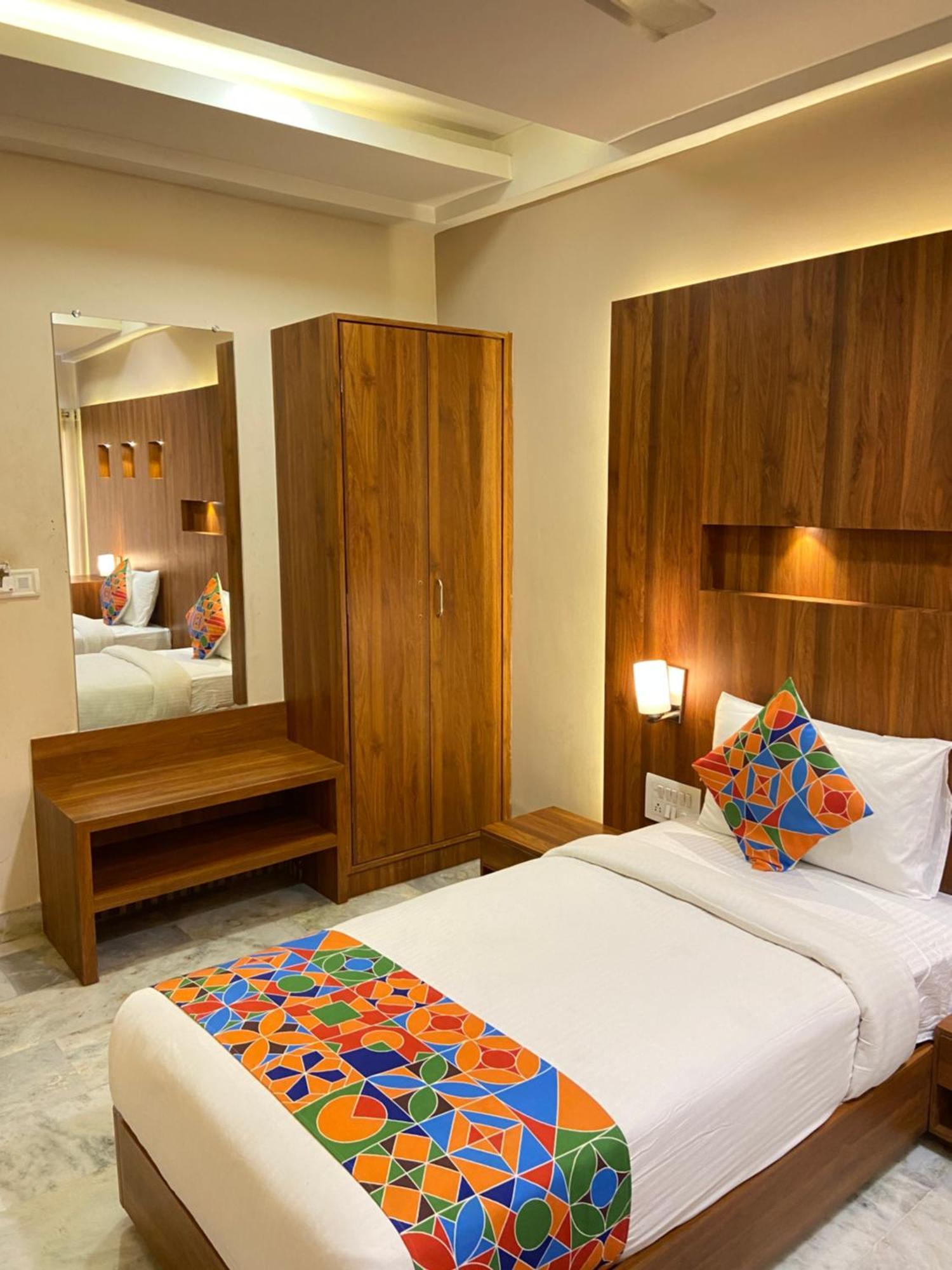 Hotel Damanis อุเดเปอร์ ภายนอก รูปภาพ