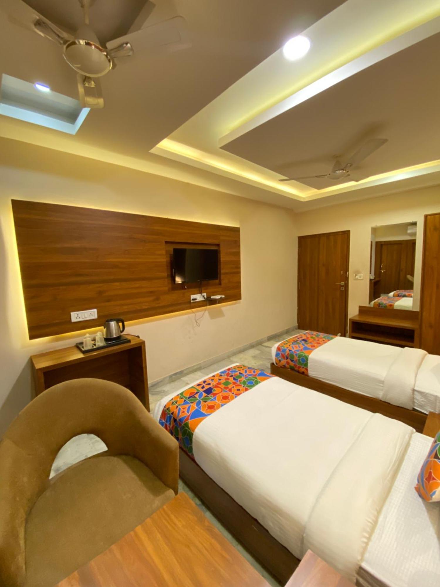 Hotel Damanis อุเดเปอร์ ภายนอก รูปภาพ