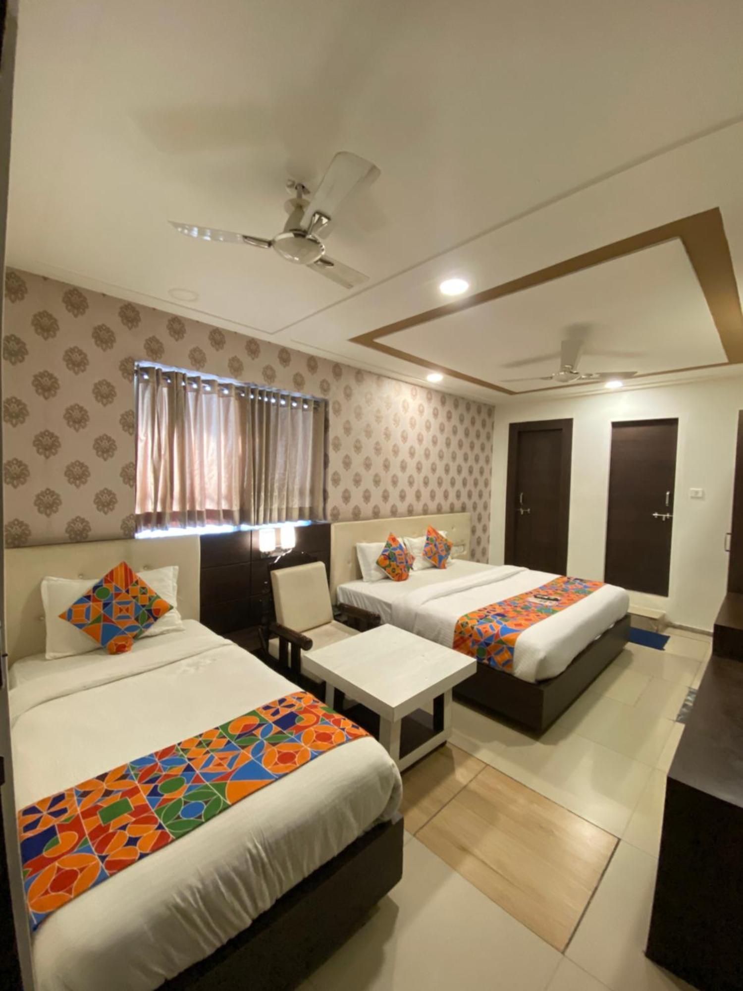 Hotel Damanis อุเดเปอร์ ภายนอก รูปภาพ