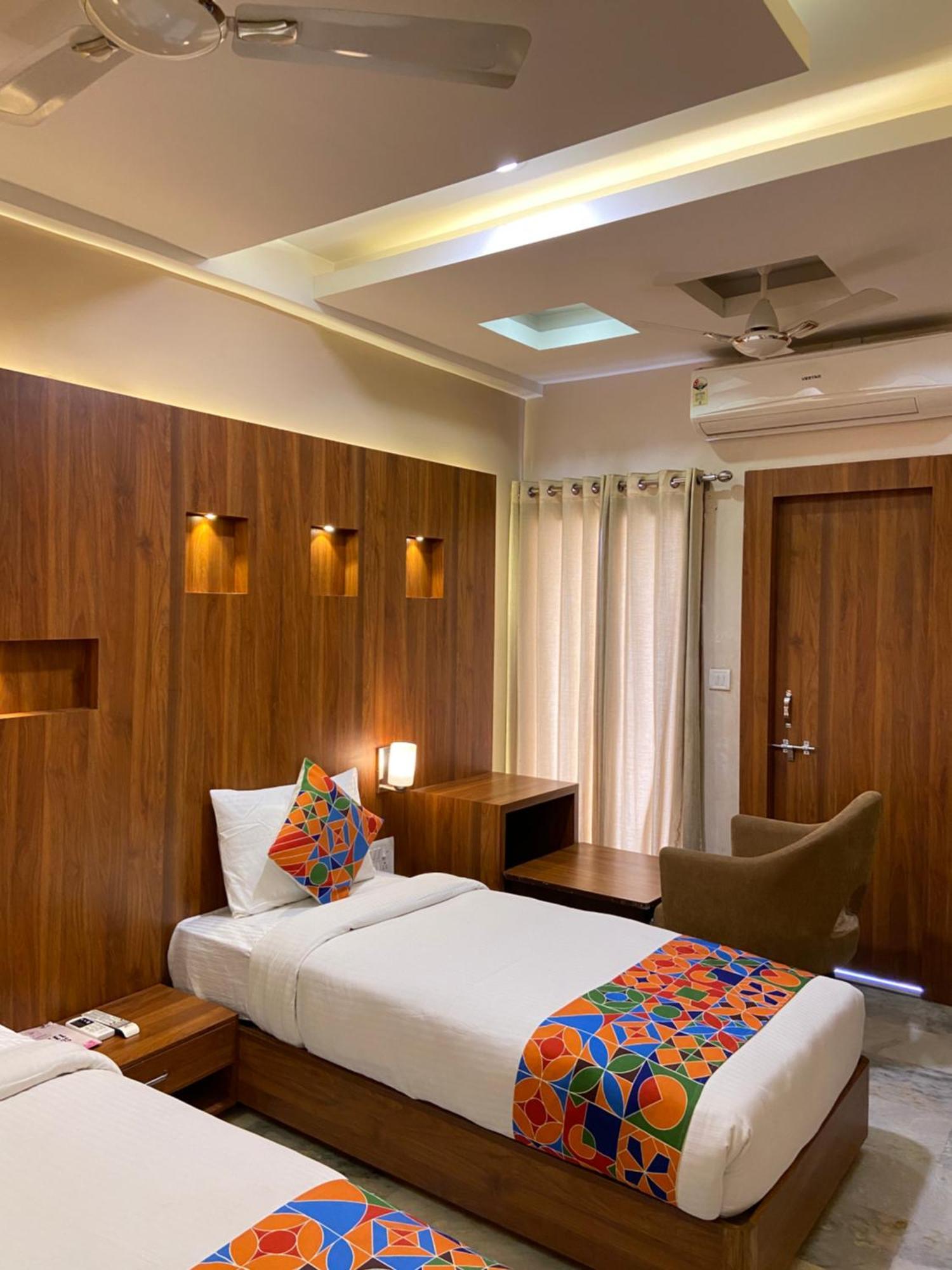 Hotel Damanis อุเดเปอร์ ภายนอก รูปภาพ